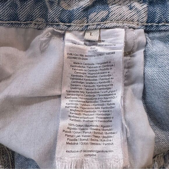 ONLY x ASOS Blue Floral Denim Set – Medium Top & Large Shorts - Picture 14 of 14